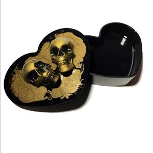 Heart shaped black and  gold skull lashbox